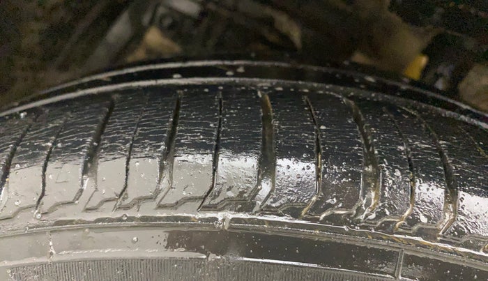 2013 Maruti Ertiga ZDI, Diesel, Manual, 1,21,628 km, Left Front Tyre Tread