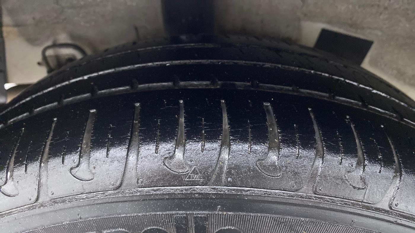 2018 Hyundai Grand i10 MAGNA AT 1.2 KAPPA VTVT, Petrol, Automatic, 37,383 km, Right Rear Tyre Tread