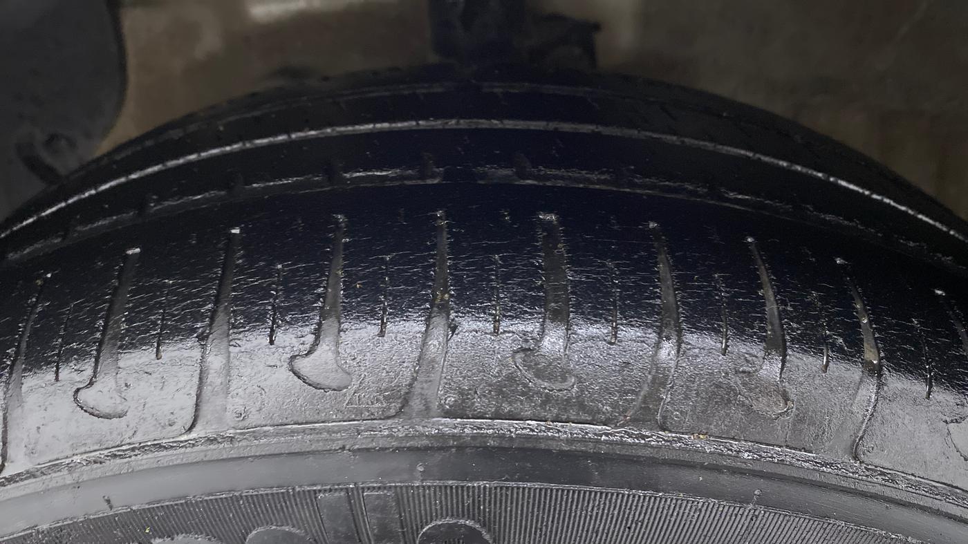 2018 Hyundai Grand i10 MAGNA AT 1.2 KAPPA VTVT, Petrol, Automatic, 37,383 km, Left Front Tyre Tread