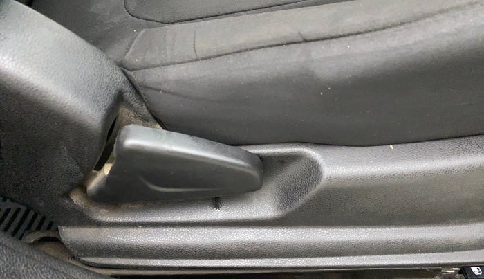 2018 Renault Kwid RXL, CNG, Manual, 47,435 km, Driver Side Adjustment Panel