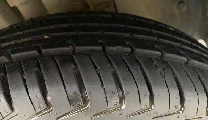 2018 Renault Kwid RXL, CNG, Manual, 47,435 km, Right Front Tyre Tread