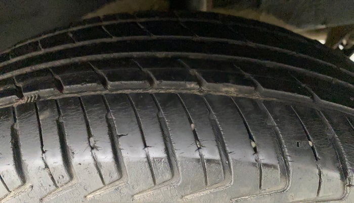 2018 Renault Kwid RXL, CNG, Manual, 47,435 km, Left Rear Tyre Tread