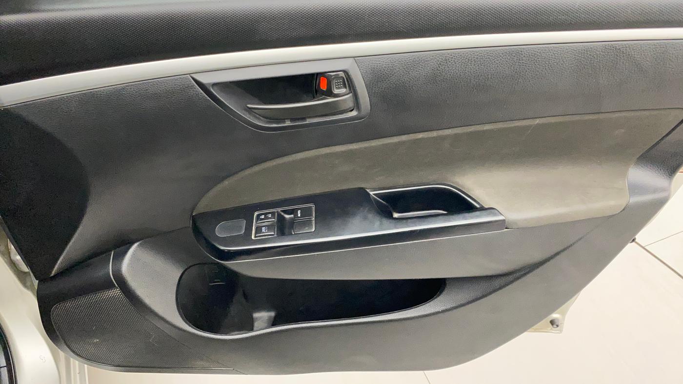 2015 Maruti Swift LXI (O), Petrol, Manual, 71,610 km, Driver Side Door Panels Control