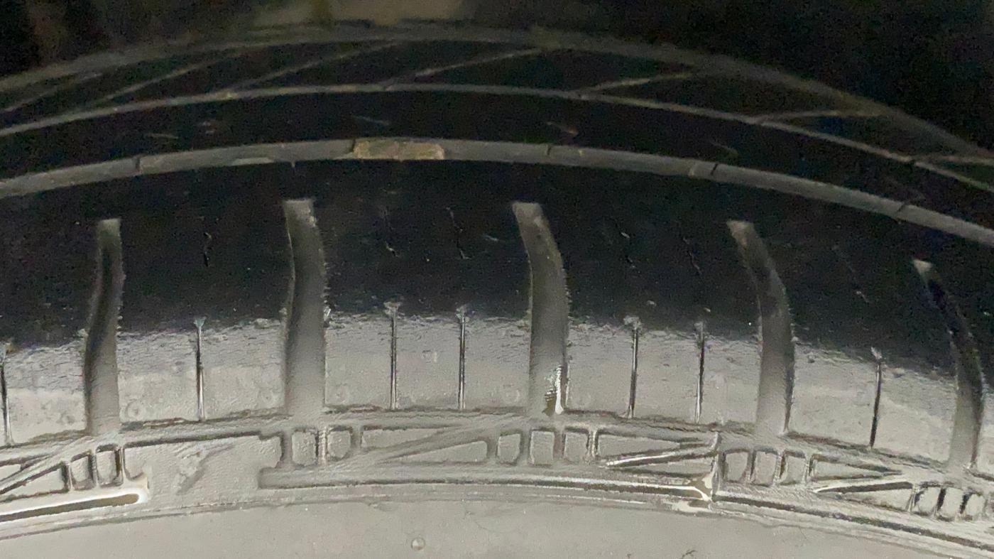 2015 Maruti Swift LXI (O), Petrol, Manual, 71,610 km, Right Rear Tyre Tread