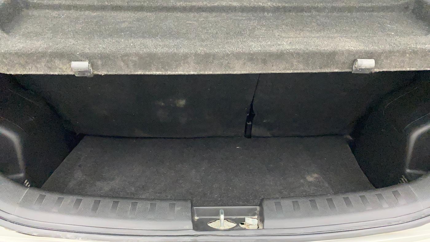 2015 Maruti Swift LXI (O), Petrol, Manual, 71,610 km, Boot Inside