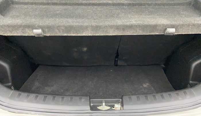 2015 Maruti Swift LXI (O), Petrol, Manual, 71,610 km, Boot Inside