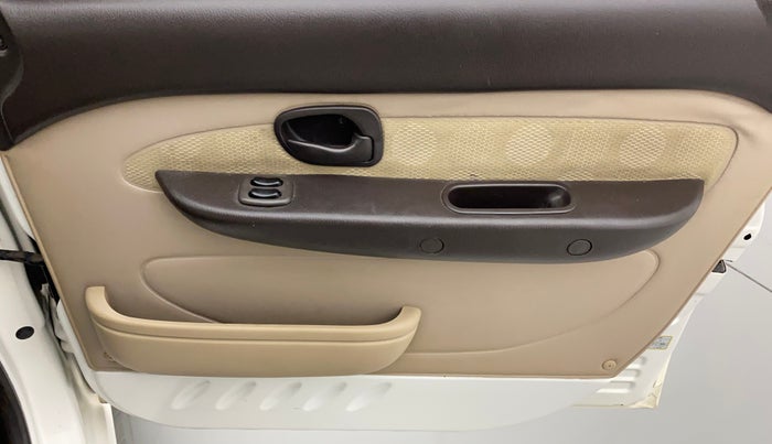 2013 Hyundai Santro Xing GL PLUS, Petrol, Manual, 69,534 km, Driver Side Door Panels Control