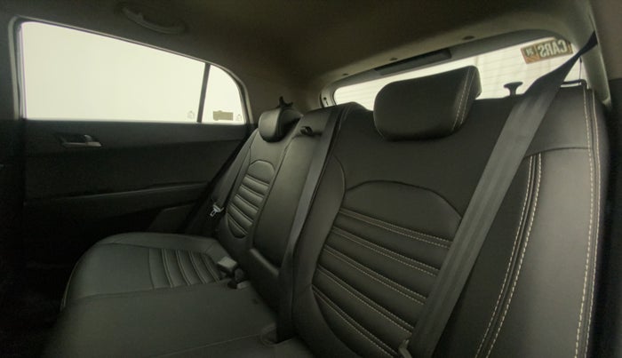 2016 Hyundai Creta SX PLUS 1.6 PETROL, Petrol, Manual, 69,147 km, Right Side Rear Door Cabin
