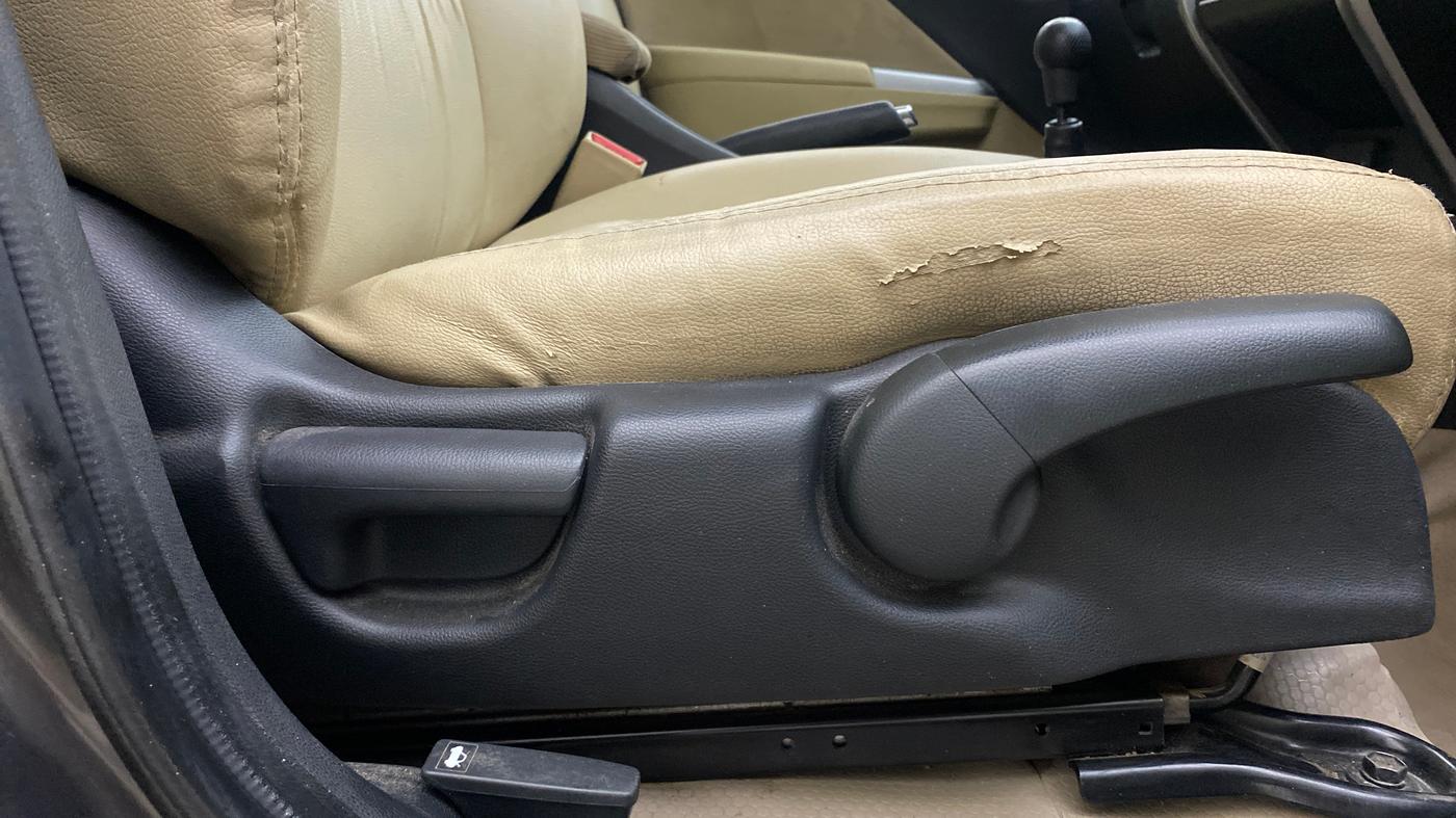 2014 Honda City 1.5L I-DTEC V, Diesel, Manual, 1,02,804 km, Driver Side Adjustment Panel