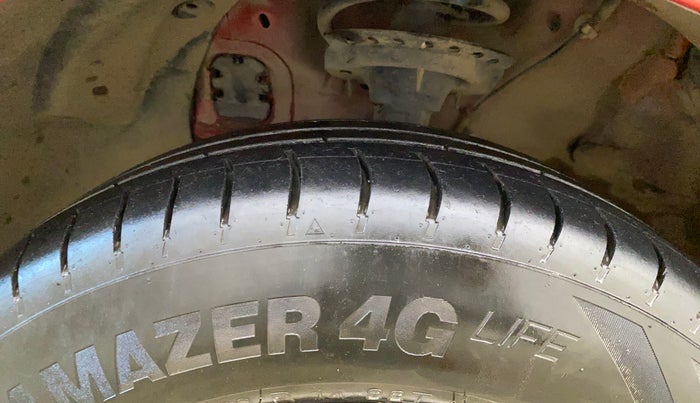 2015 Hyundai Elite i20 SPORTZ 1.4 CRDI, Diesel, Manual, 1,01,108 km, Left Front Tyre Tread