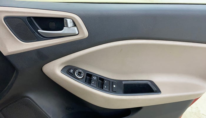 2015 Hyundai Elite i20 SPORTZ 1.4 CRDI, Diesel, Manual, 1,01,108 km, Driver Side Door Panels Control