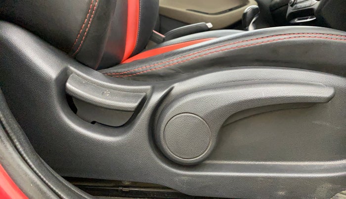 2015 Hyundai Elite i20 SPORTZ 1.4 CRDI, Diesel, Manual, 1,01,108 km, Driver Side Adjustment Panel