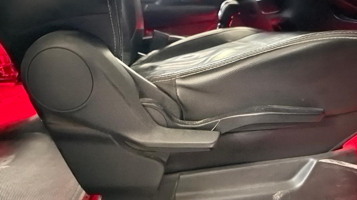 2019 Maruti XL6 ALPHA AT, Petrol, Automatic, 1,25,848 km, Driver Side Adjustment Panel