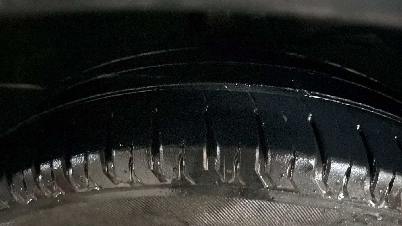 2019 Maruti XL6 ALPHA AT, Petrol, Automatic, 1,25,848 km, Right Front Tyre Tread
