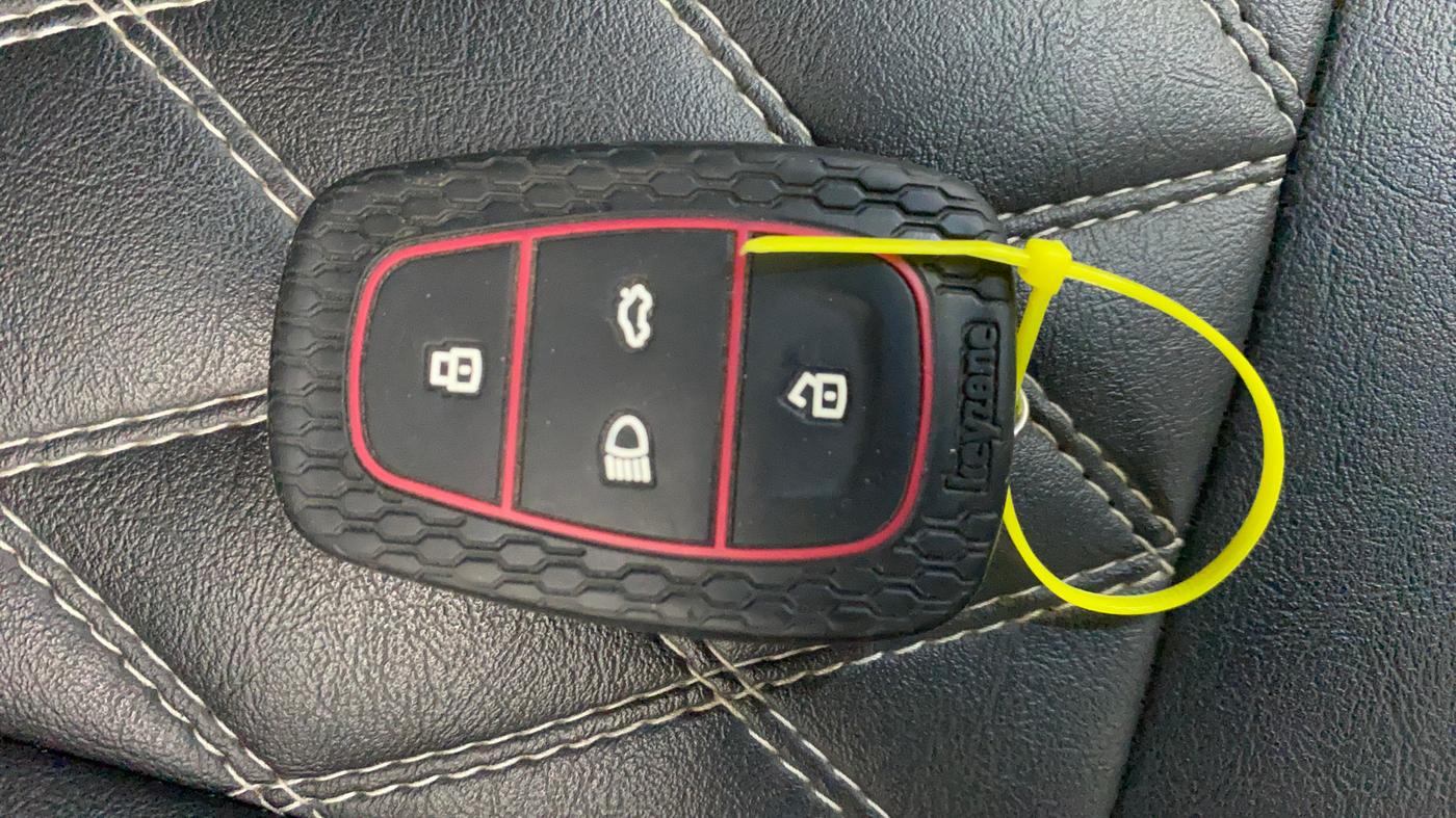2021 Tata PUNCH CREATIVE  1.2 RTN DUAL TONE, Petrol, Manual, 37,553 km, Key Close Up