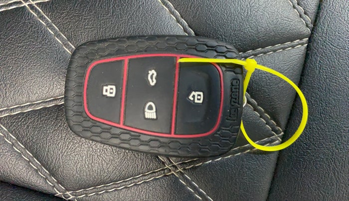 2021 Tata PUNCH CREATIVE  1.2 RTN DUAL TONE, Petrol, Manual, 37,553 km, Key Close Up