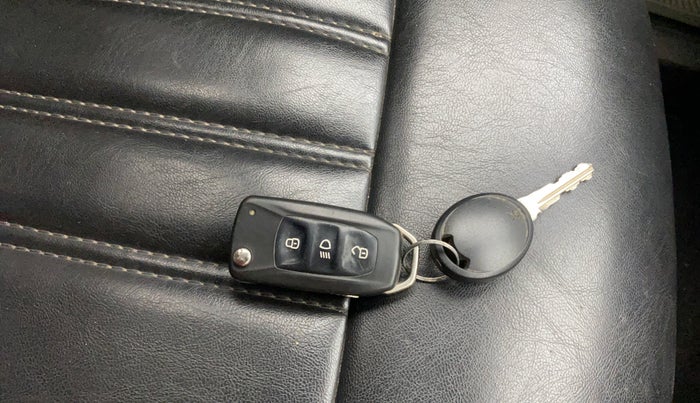 2016 Tata Tiago XZ PETROL, Petrol, Manual, 62,834 km, Key Close Up