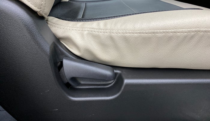 2018 Maruti Wagon R 1.0 VXI, Petrol, Manual, 24,082 km, Driver Side Adjustment Panel