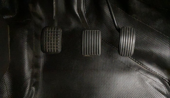 2017 Tata Tiago XZ 1.2 REVOTRON, Petrol, Manual, 68,752 km, Pedals