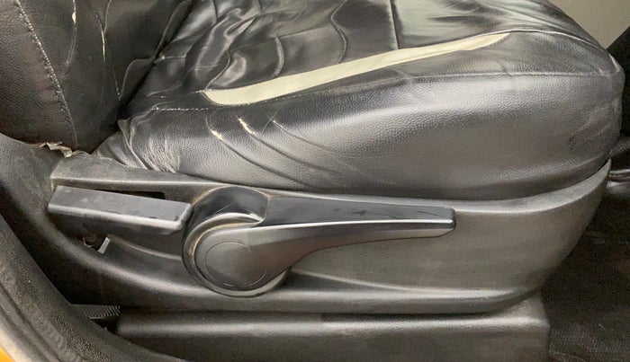 2017 Tata Tiago XZ 1.2 REVOTRON, Petrol, Manual, 68,752 km, Driver Side Adjustment Panel