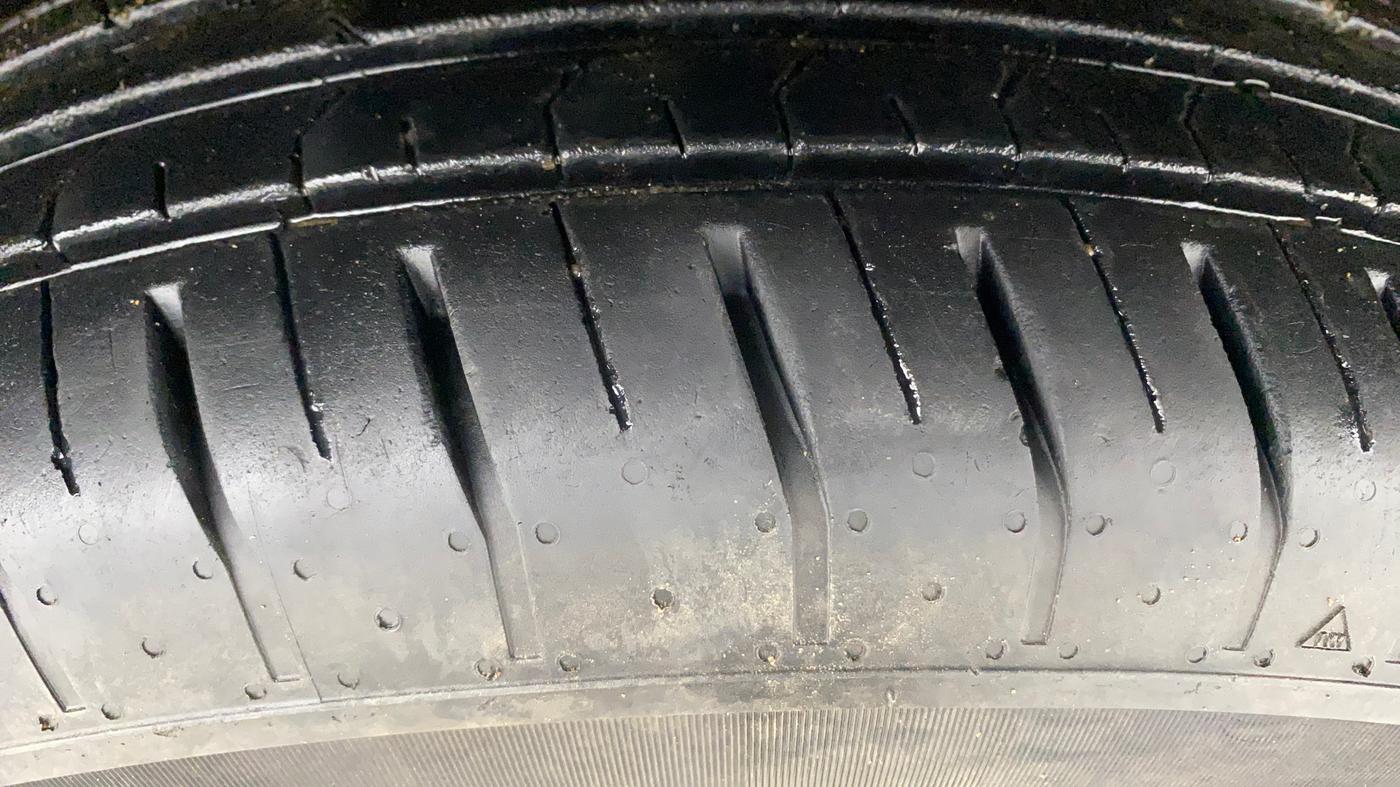 2021 Tata PUNCH ADVENTURE AMT, Petrol, Automatic, 10,008 km, Right Front Tyre Tread