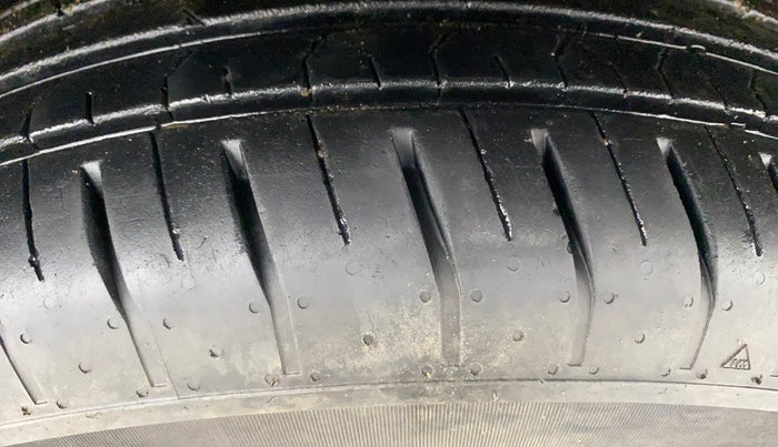 2021 Tata PUNCH ADVENTURE AMT, Petrol, Automatic, 10,008 km, Right Front Tyre Tread