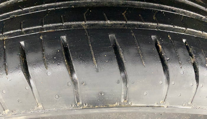 2021 Tata PUNCH ADVENTURE AMT, Petrol, Automatic, 10,008 km, Left Front Tyre Tread