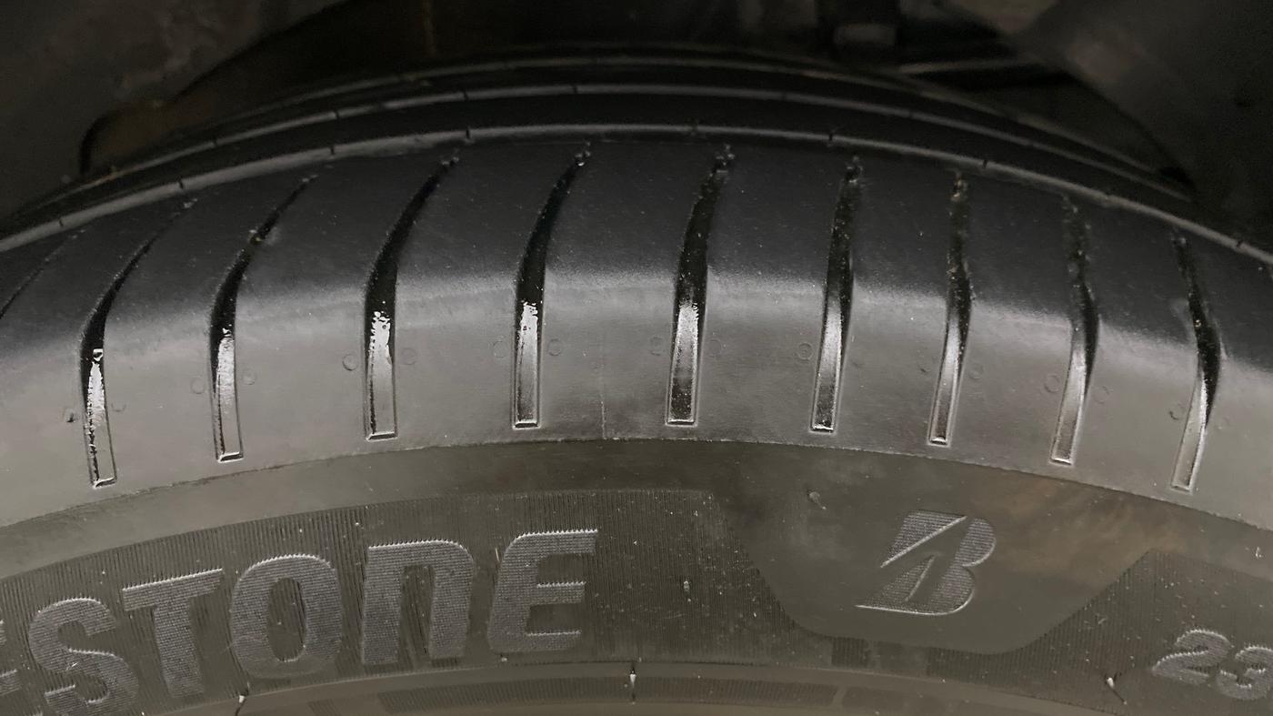 2021 Mahindra XUV500 W11, Diesel, Manual, 84,886 km, Left Rear Tyre Tread