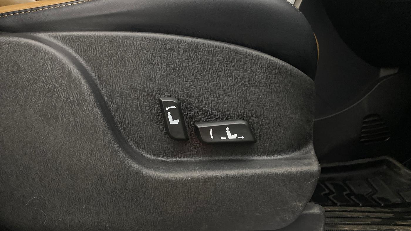 2021 Mahindra XUV500 W11, Diesel, Manual, 84,886 km, Driver Side Adjustment Panel