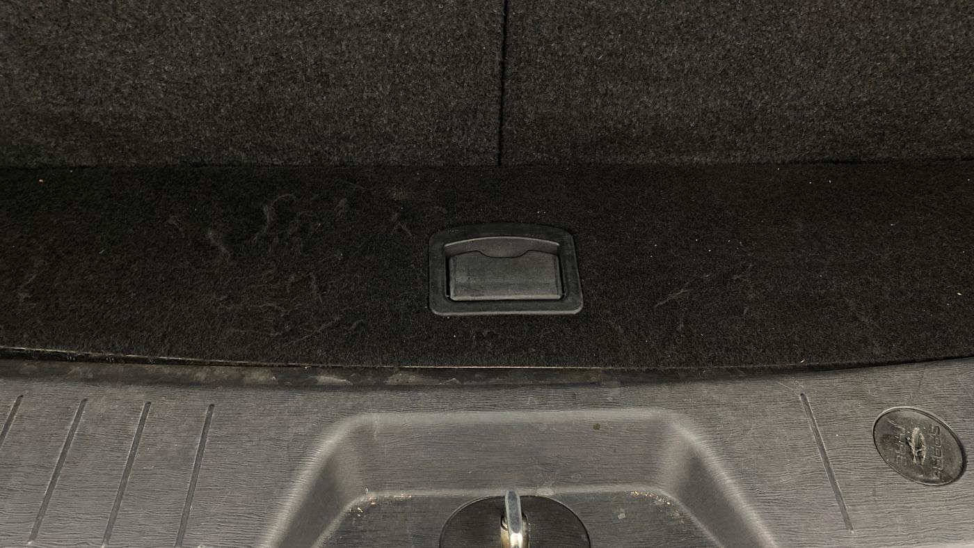 2021 Mahindra XUV500 W11, Diesel, Manual, 84,886 km, Boot Inside