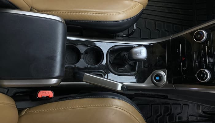 2021 Mahindra XUV500 W11, Diesel, Manual, 84,886 km, Gear Lever