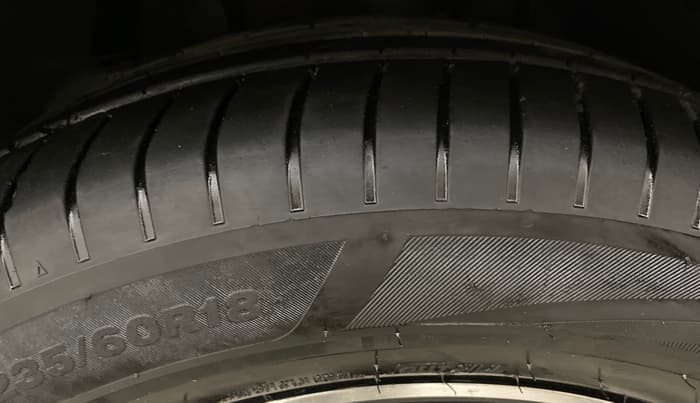 2021 Mahindra XUV500 W11, Diesel, Manual, 84,886 km, Left Front Tyre Tread
