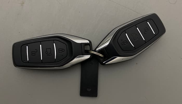 2021 Mahindra XUV500 W11, Diesel, Manual, 84,886 km, Key Close Up