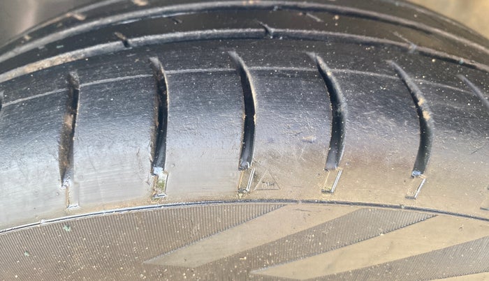 2020 Hyundai NEW I20 SPORTZ 1.2 MT, Petrol, Manual, 77,656 km, Left Front Tyre Tread