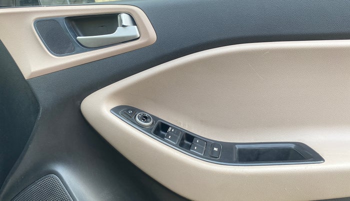 2020 Hyundai NEW I20 SPORTZ 1.2 MT, Petrol, Manual, 77,656 km, Driver Side Door Panels Control