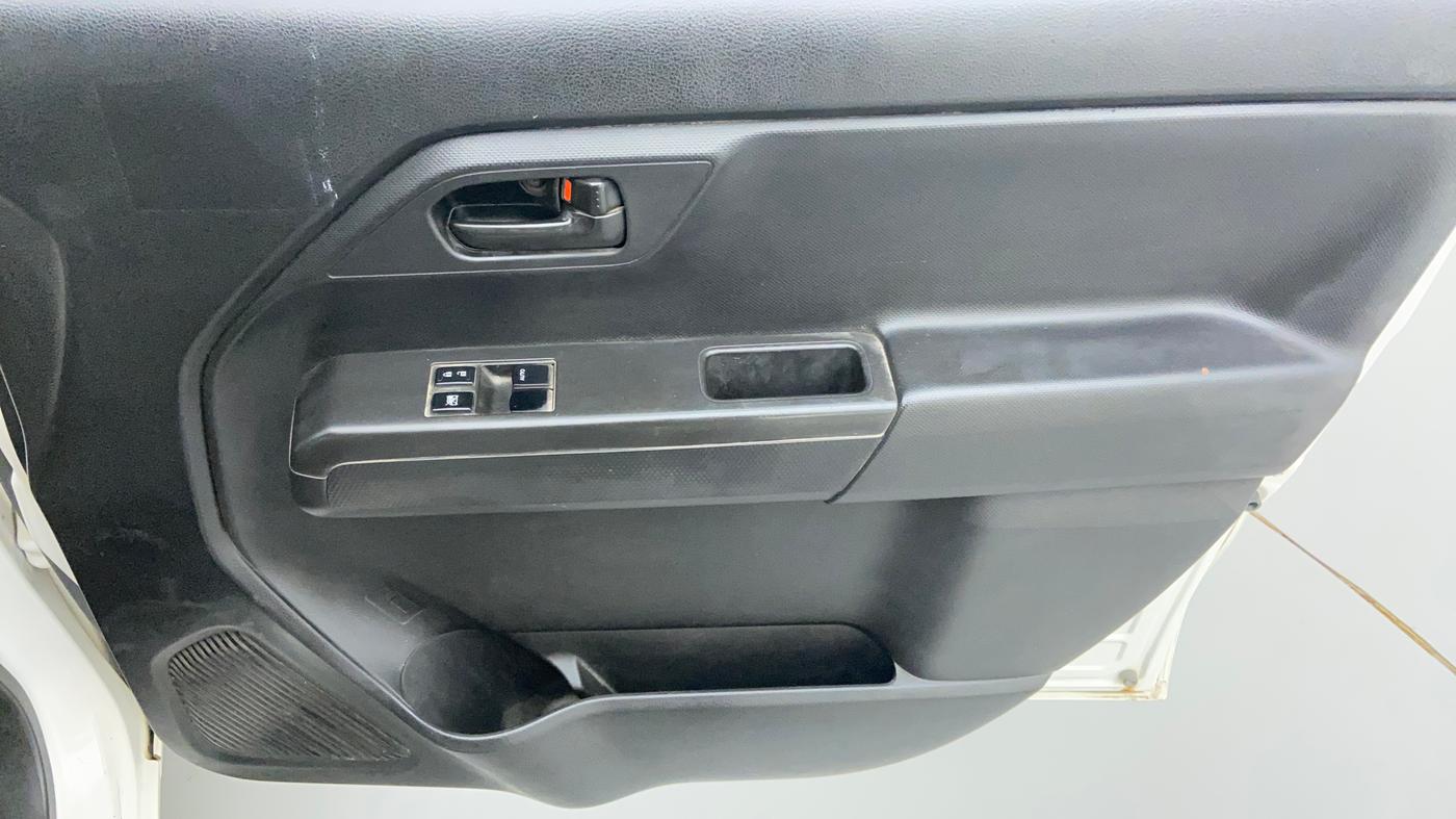 2019 Maruti New Wagon-R LXI CNG 1.0 L, CNG, Manual, 35,732 km, Driver Side Door Panels Control