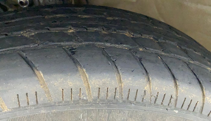2019 Maruti New Wagon-R LXI CNG 1.0 L, CNG, Manual, 35,732 km, Left Front Tyre Tread