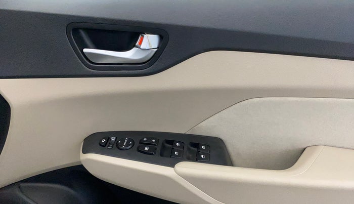 2019 Hyundai Verna 1.6 VTVT SX, Petrol, Manual, 21,950 km, Driver Side Door Panels Control