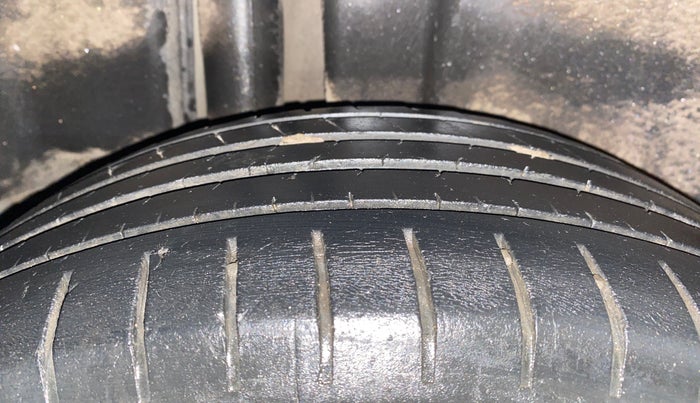 2021 Maruti Ciaz ALPHA 1.5 SHVS PETROL, Petrol, Manual, 78,666 km, Right Rear Tyre Tread