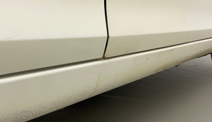 2015 Maruti Swift Dzire VXI, Petrol, Manual, 99,300 km, Right running board - Minor scratches