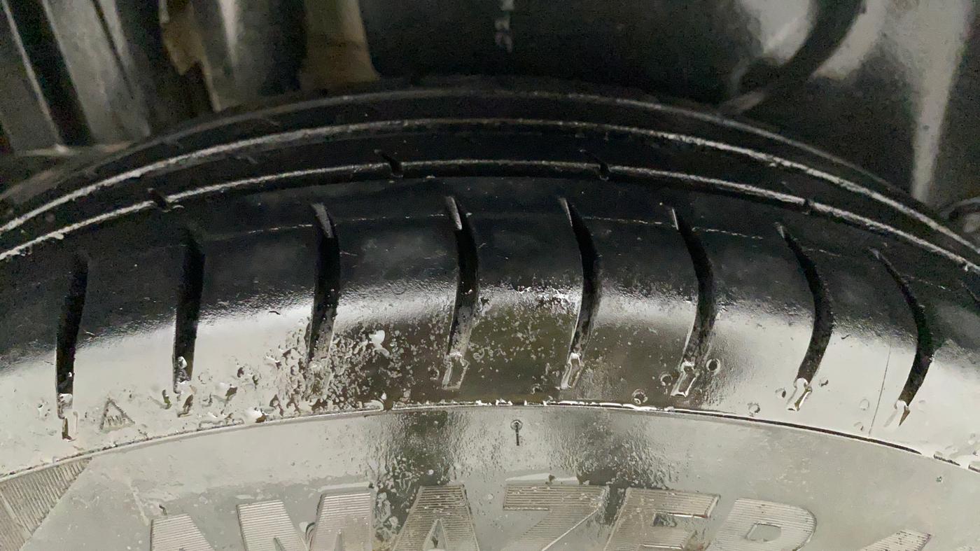 2015 Maruti Swift Dzire VXI, Petrol, Manual, 99,300 km, Right Rear Tyre Tread