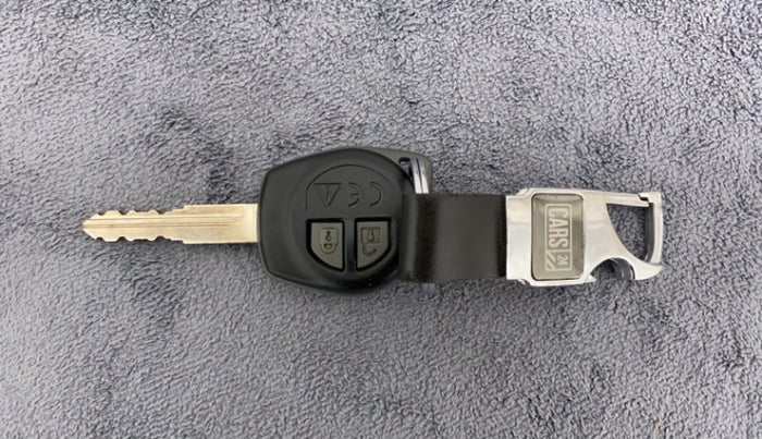 2015 Maruti Swift Dzire VXI, Petrol, Manual, 99,300 km, Key Close Up