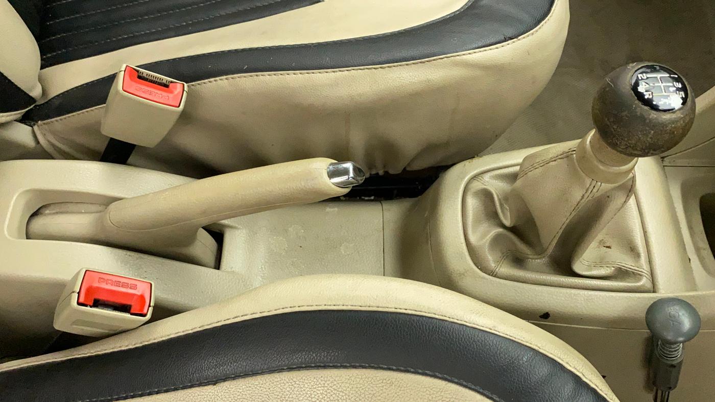 2015 Maruti Swift Dzire VXI, Petrol, Manual, 99,300 km, Gear Lever