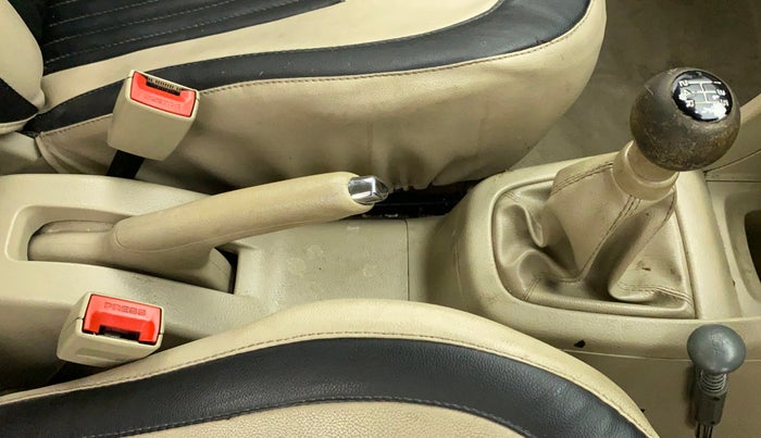 2015 Maruti Swift Dzire VXI, Petrol, Manual, 99,300 km, Gear Lever
