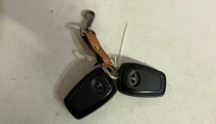 2019 Tata NEXON XZ PLUS PETROL, Petrol, Manual, 54,464 km, Key Close Up