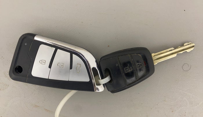 2017 Hyundai Grand i10 MAGNA 1.2 KAPPA VTVT, Petrol, Manual, 36,128 km, Key Close Up