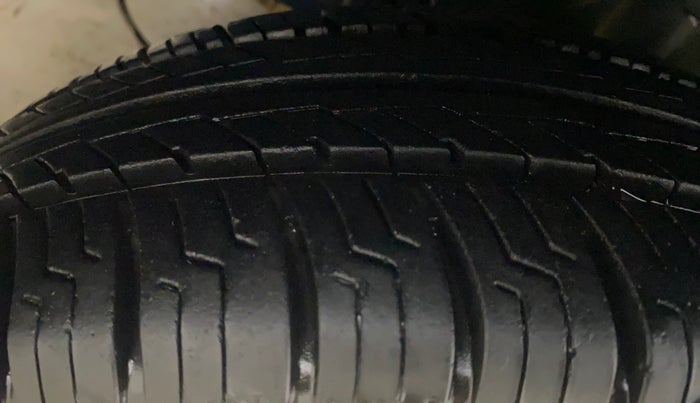 2017 Hyundai Grand i10 MAGNA 1.2 KAPPA VTVT, Petrol, Manual, 36,128 km, Left Front Tyre Tread