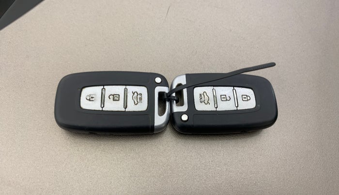 2012 Hyundai New Elantra 1.8 SX MT VTVT, Petrol, Manual, 95,284 km, Key Close Up