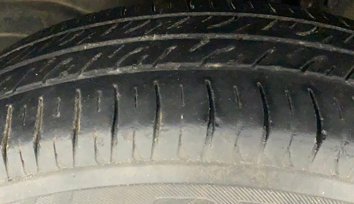 2011 Maruti Wagon R 1.0 LXI CNG, CNG, Manual, 79,167 km, Left Front Tyre Tread