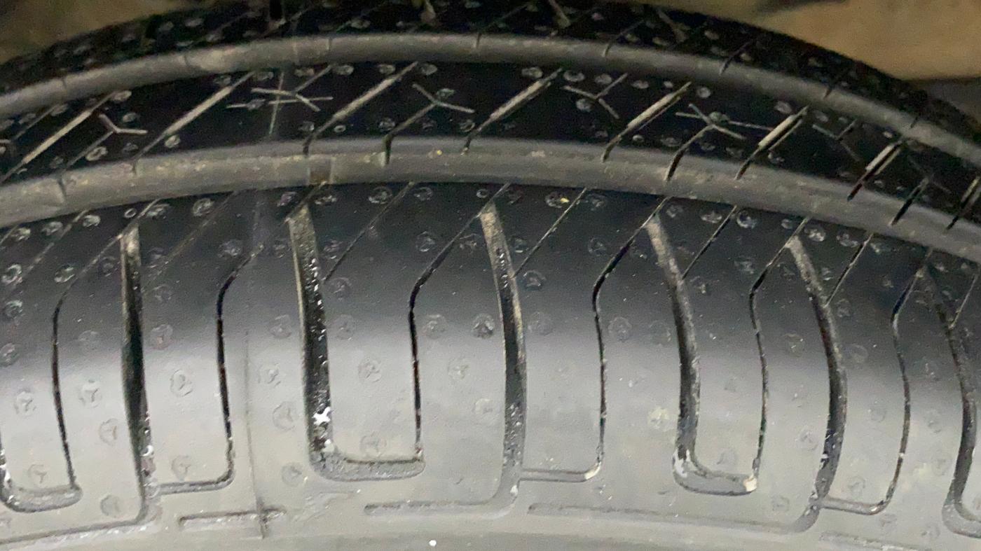 2011 Maruti Wagon R 1.0 LXI CNG, CNG, Manual, 79,167 km, Right Front Tyre Tread